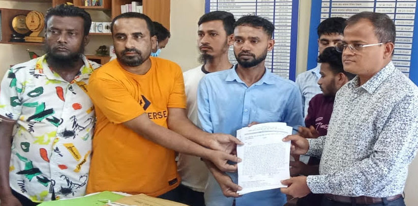 সুনামগঞ্জে হোটেল শ্রমিকদের স্মারকলিপি