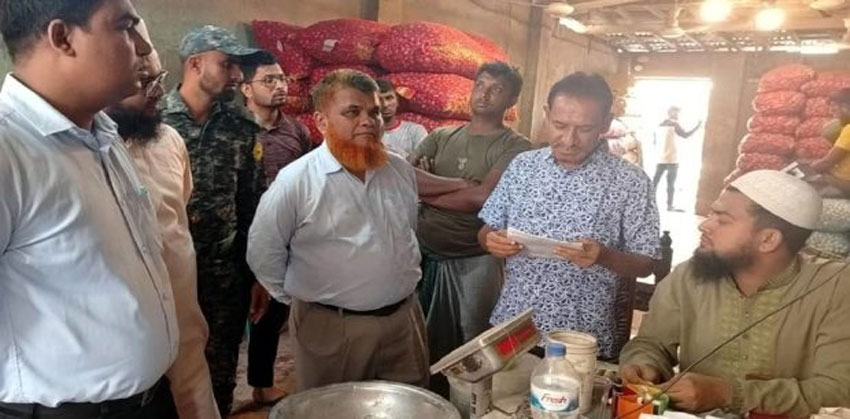 চাঁদপুরে পেঁয়াজের আড়তে ভোক্তা অধিদপ্তরের অভিযান, ৩ প্রতিষ্ঠানকে জরিমানা