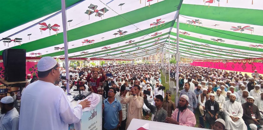 সরকার একটি দলকে সন্তুষ্ট করতে গিয়ে একই দিনে গণভোট ও জাতীয় নির্বাচনের সিদ্ধান্ত নিয়েছে : পীর সাহেব চরমোনাই 