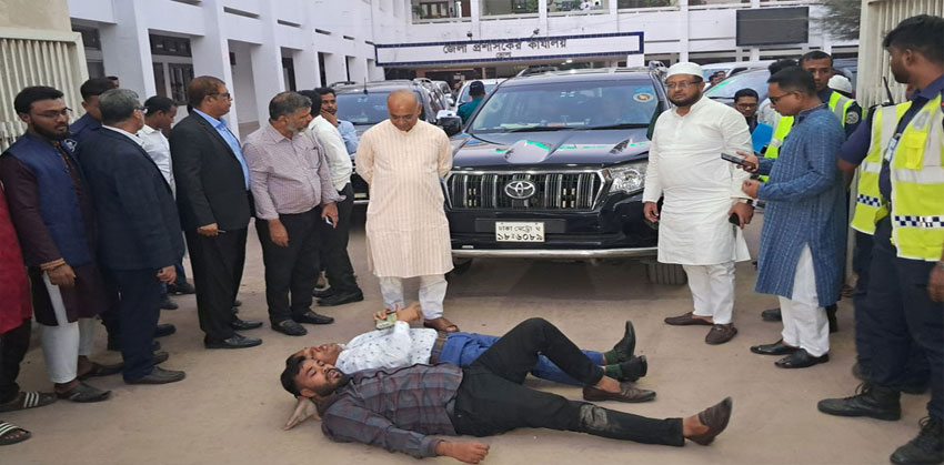 তিন উপদেষ্টাকে ভোলায় অবরুদ্ধ