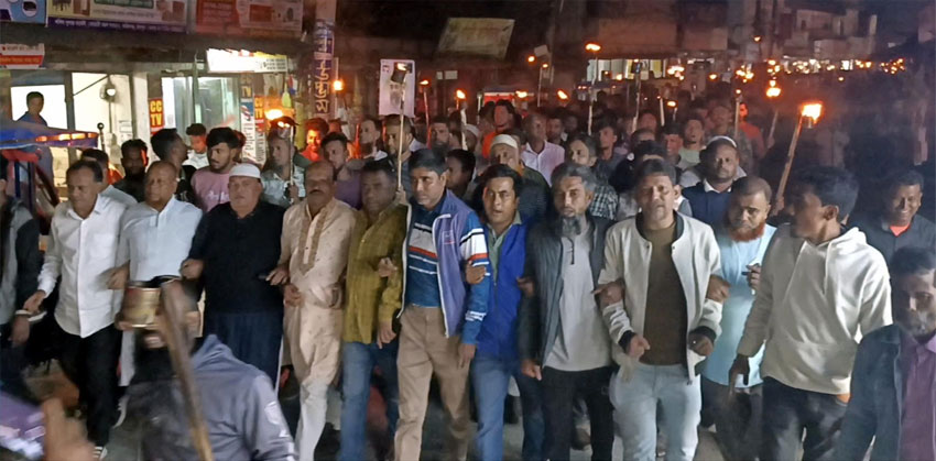 ফরিদগঞ্জে ফের বিএনপির মনোনয়ন পরিবর্তনের দাবিতে মশাল মিছিল