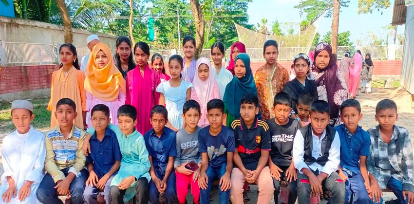 উত্তর ডুমুরিয়া স’প্রাবির পঞ্চম ও অষ্টম শ্রেণির ৫৩ শিক্ষার্থীর বিদায় সংবর্ধনা