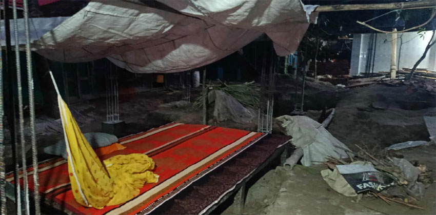হাজীগঞ্জের নাটেহরায় প্রভাবশালীর খপ্পরে নিঃস্ব একটি পরিবার