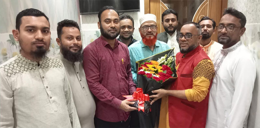 ‘দৈনিক চাঁদপুর সময়’-এর একযুগ পূর্তিতে জামায়াত নেতৃবৃন্দের শুভেচ্ছা বিনিময়
