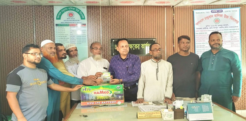 হাজীগঞ্জ বলাখাল চন্দ্রবান বালিকা উবিতে যুবদলনেতা সাইফুল মীরের আইপিএস উপহার