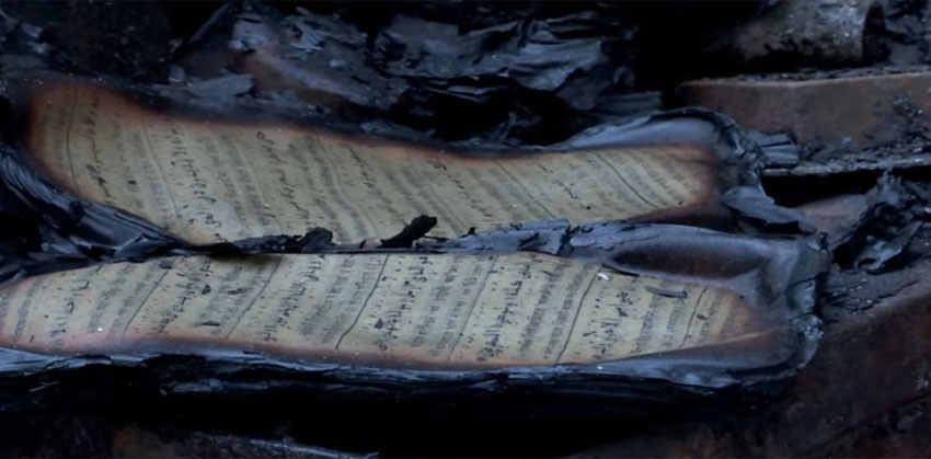 রাজধানীর কড়াইল বস্তিতে হাজারো ঘরবাড়ি পুড়লেও অক্ষত ‘পবিত্র কুরআন’