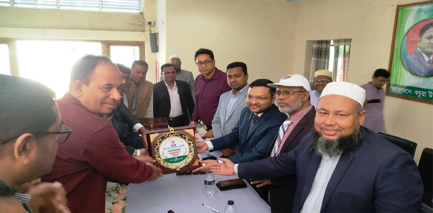 কচুয়ায় ইউএনও হেলাল চৌধুরীর বিদায় সংবর্ধনা