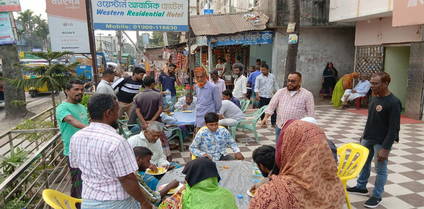 খালেদা জিয়ার সুস্থতা কামনায় ইব্রাহিম জুয়েলের উদ্যোগে অসহায়দের মাঝে খাবার বিতরণ