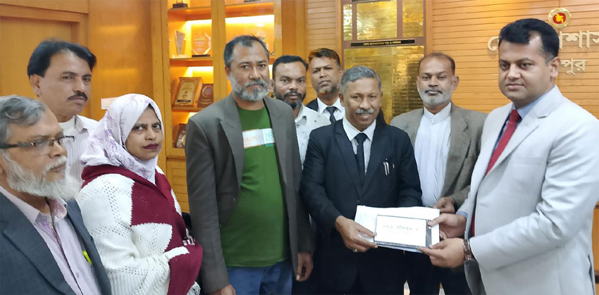 চাঁদপুর-৩ আসনে গণফোরামের প্রার্থী অ্যাড. সেলিম আকবরের মনোনয়নপত্র উত্তোলন