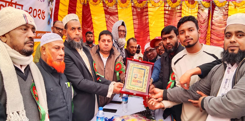 হাজীগঞ্জে অবসরপ্রাপ্ত ৮ শিক্ষককে নাগরিক সংবর্ধনা