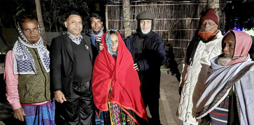 রাতে শীতার্তদের গায়ে কম্বল জড়িয়ে দিলেন সাবেক চেয়ারম্যান দানেশ