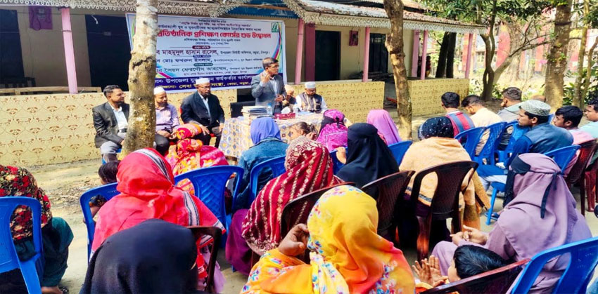 কচুয়ায় পারিবারিক হাঁস-মুরগি পালনের উপর প্রশিক্ষণ