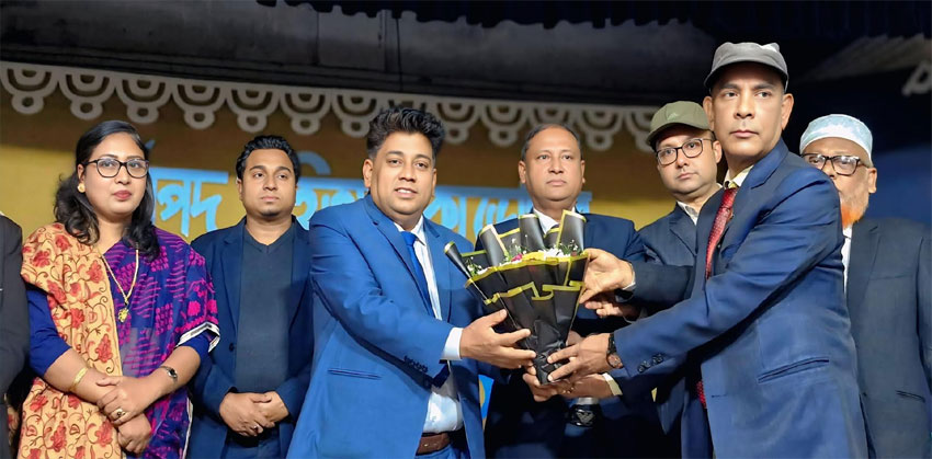 জমকালো আয়োজনে সম্পন্ন হলো চর্যাপদ সাহিত্য একাডেমির শীতকালীন গিটারসন্ধ্যা