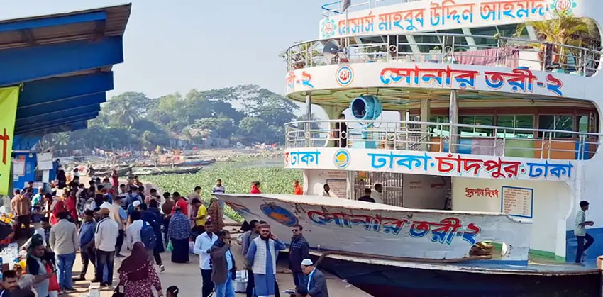 ১৪ ঘণ্টা বন্ধ থাকার পর চাঁদপুর থেকে সব রুটে লঞ্চ চলাচল শুরু