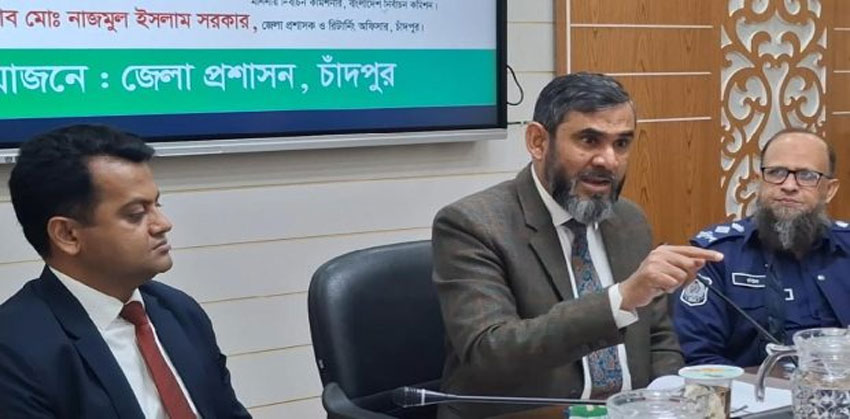 নির্বাচনে সরকারের পক্ষ থেকে কোনো ধরনের চাপ থাকবে না : চাঁদপুরে ইসি সানাউল্লাহ
