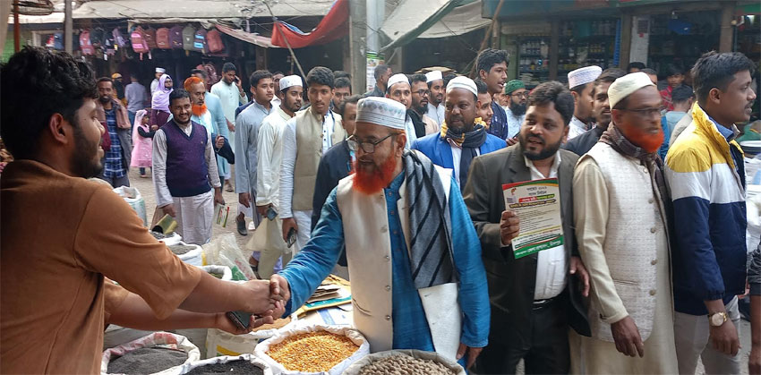 ১২ ফেব্রুয়ারির গণভোটে ‘হ্যাঁ’ ভোটের আহ্বানে চাঁদপুরে জামায়াতের লিফলেট বিতরণ