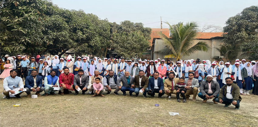 মোজাদ্দেদিয়া উচ্চ বিদ্যালয়ের দুই শতাধিক শিক্ষার্থীর সোনারগাঁও জাদুঘর ভ্রমণ