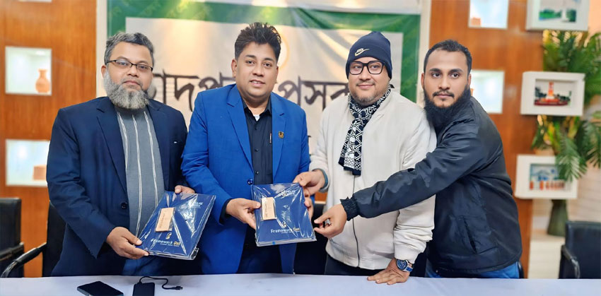 ইভেন্ট ম্যানেজমেন্টের পক্ষ থেকে চাঁদপুর প্রেসক্লাব সভাপতি ও সম্পাদককে শুভেচ্ছা