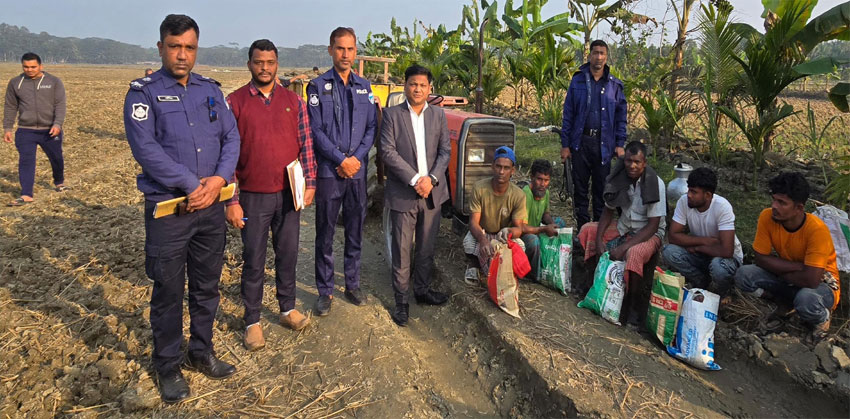 ফরিদগঞ্জে মাটি কাটায় ৫০ হাজার টাকা জরিমানা, দুই ট্রাক্টর জব্দ