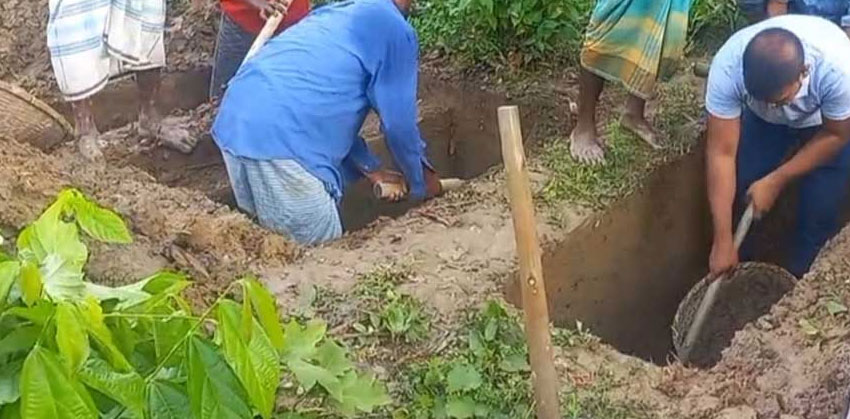 হাজীগঞ্জে মায়ের দাফনের সময় মেয়ের মৃত্যুর খবর, গ্রামজুড়ে শোক