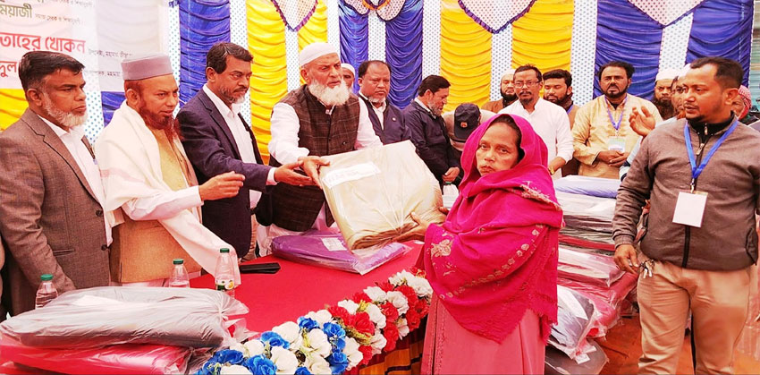 পাঁচ শতাধিক অসহায় ও দুঃস্থ মানুষ পেল মহামায়া ক্রীড়া চক্রের শীতবস্ত্র
