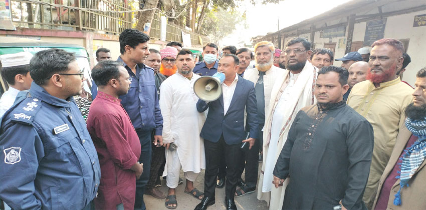 কচুয়া বাজারে যানজট নিরসনে পুলিশের অভিযান