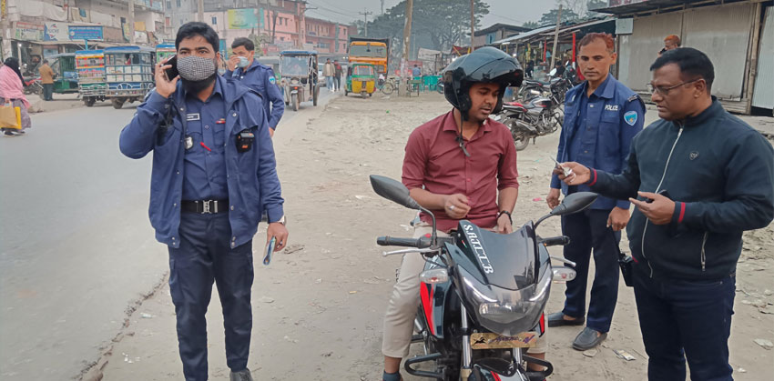 ফরিদগঞ্জে ১৫টি যানবাহন জব্দ, ৮০ হাজার টাকা জরিমানা