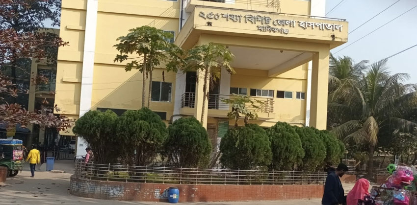 হাসপাতালে স্বামীর কাছ থেকে স্ত্রীকে আলাদা করে ধর্ষণের অভিযোগ
