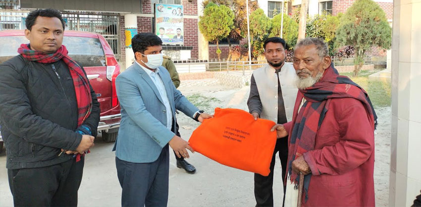 কচুয়ায় শীতার্তদের মাঝে উপজেলা প্রশাসনের কম্বল বিতরণ