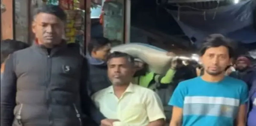চাঁদপুরে হাঁস কিনতে গিয়ে ওজনে কারচুপি ধরলেন পুলিশ সুপার, ২ জনের জেল