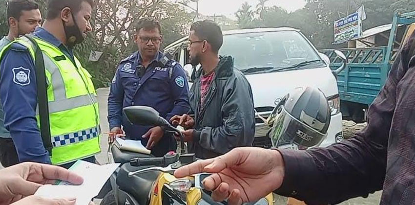 কচুয়া জাতীয় নির্বাচন ঘিরে পুলিশের মহড়া ও তল্লাশি