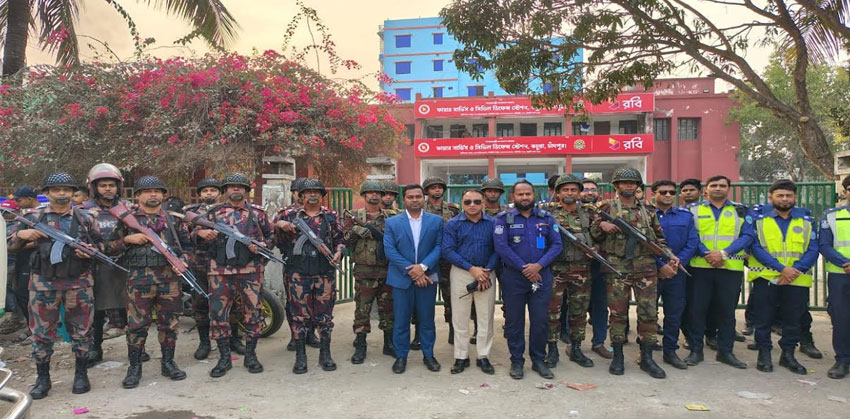 কচুয়ায় ত্রয়োদশ জাতীয় সংসদ নির্বাচন উপলক্ষে যৌথ বাহিনীর মহড়া