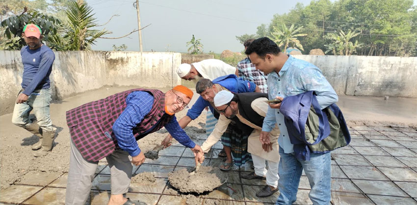 কচুয়া দুর্গাপুর কেন্দ্রীয় ঈদগাঁহ এলাকাবাসীর নিজস্ব অর্থায়নে পাকাকরন