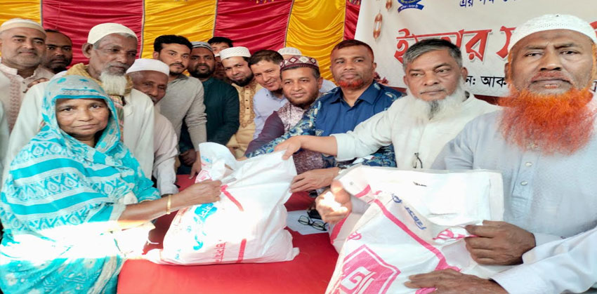 কচুয়ায় ‘আলোর দিশারী’র উদ্যোগে ৩ শতাধিক পরিবারের মাঝে ইফতার সামগ্রী বিতরণ