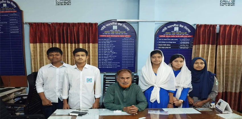 নাউরী আহম্মদীয়া উচ্চ বিদ্যালয়ে ট্যালেন্টপুলে ২ ও সাধারণে ৩ জনের বৃত্তি লাভ