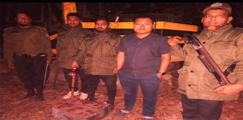 শাহরাস্তিতে মধ্যরাতে কৃষি জমির মাটি কাটার বিরুদ্ধে অভিযান, ড্রেজার বিকল ও ভেকুর ব্যাটারি জব্দ