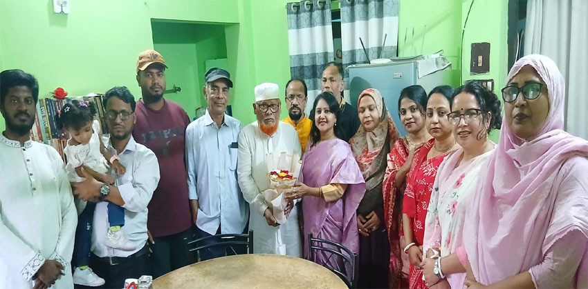 নারী দিবসে ফারজানা কুমকুমকে চর্যাপদ সাহিত্য একাডেমির সংবর্ধনা