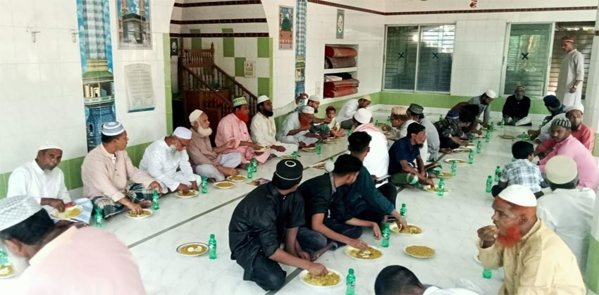 এতিম ও মাদ্রাসা শিক্ষার্থীদের নিয়ে খাদেরগাঁও চেয়ারম্যান ইকবাল হাওলাদারের ইফতার 