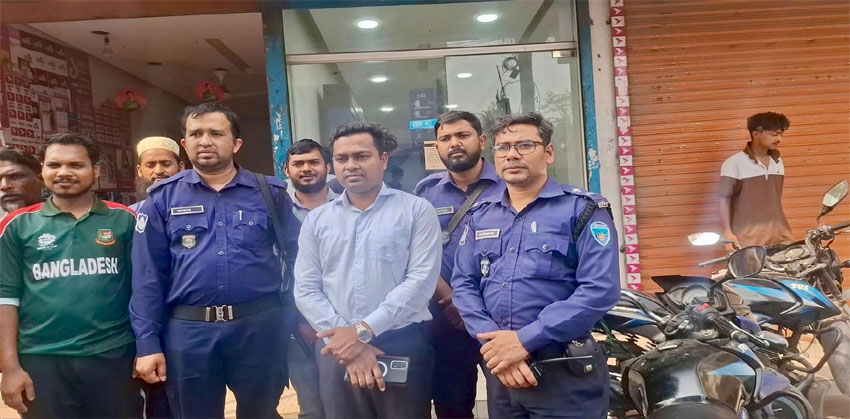 কচুয়ায় সড়কে অবৈধ গাড়ি পার্কিংয়ের অপরাধে ৫ চালককে জরিমানা