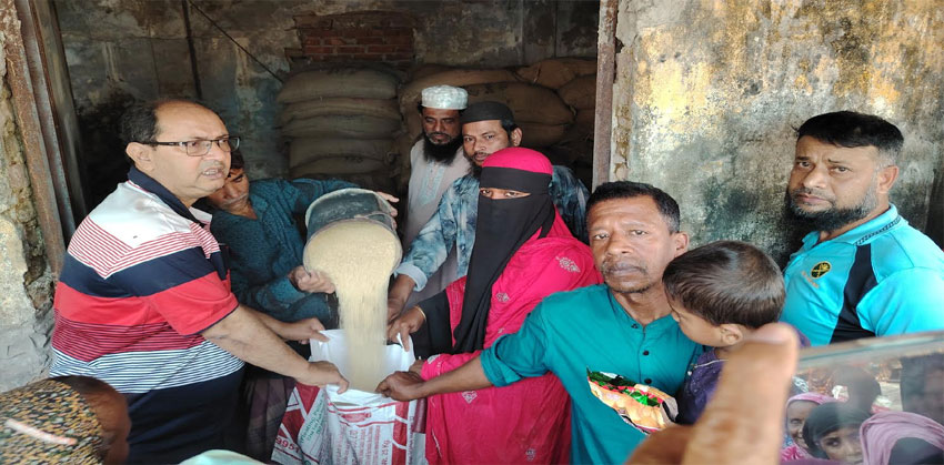 নারায়ণপুর পৌরসভায় ভিজিএফ এর চাল বিতরণ