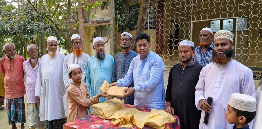 শাহতলী ঐতিহ্যবাহী রুশদী পরিবারের উদ্যোগে মিলাদ মাহফিল ও ঈদ উপহার বিতরণ