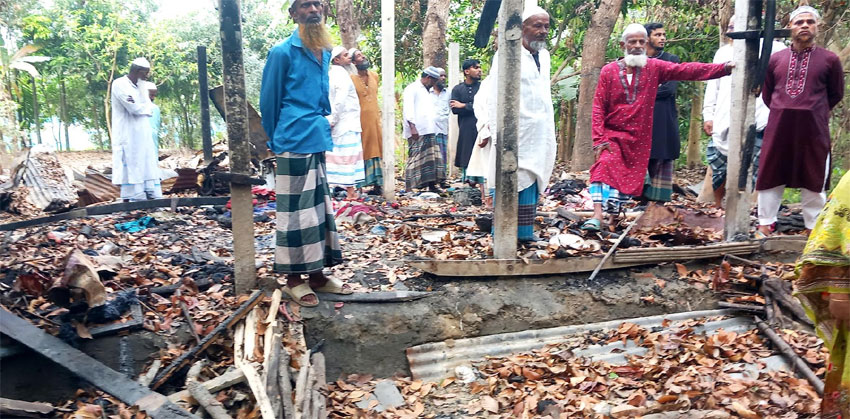 শাহমাহমুদপুরে বসতঘরে অগ্নিকান্ডের ঘটনায় মিথ্যা মামলা দিয়ে হয়রানির অভিযোগ