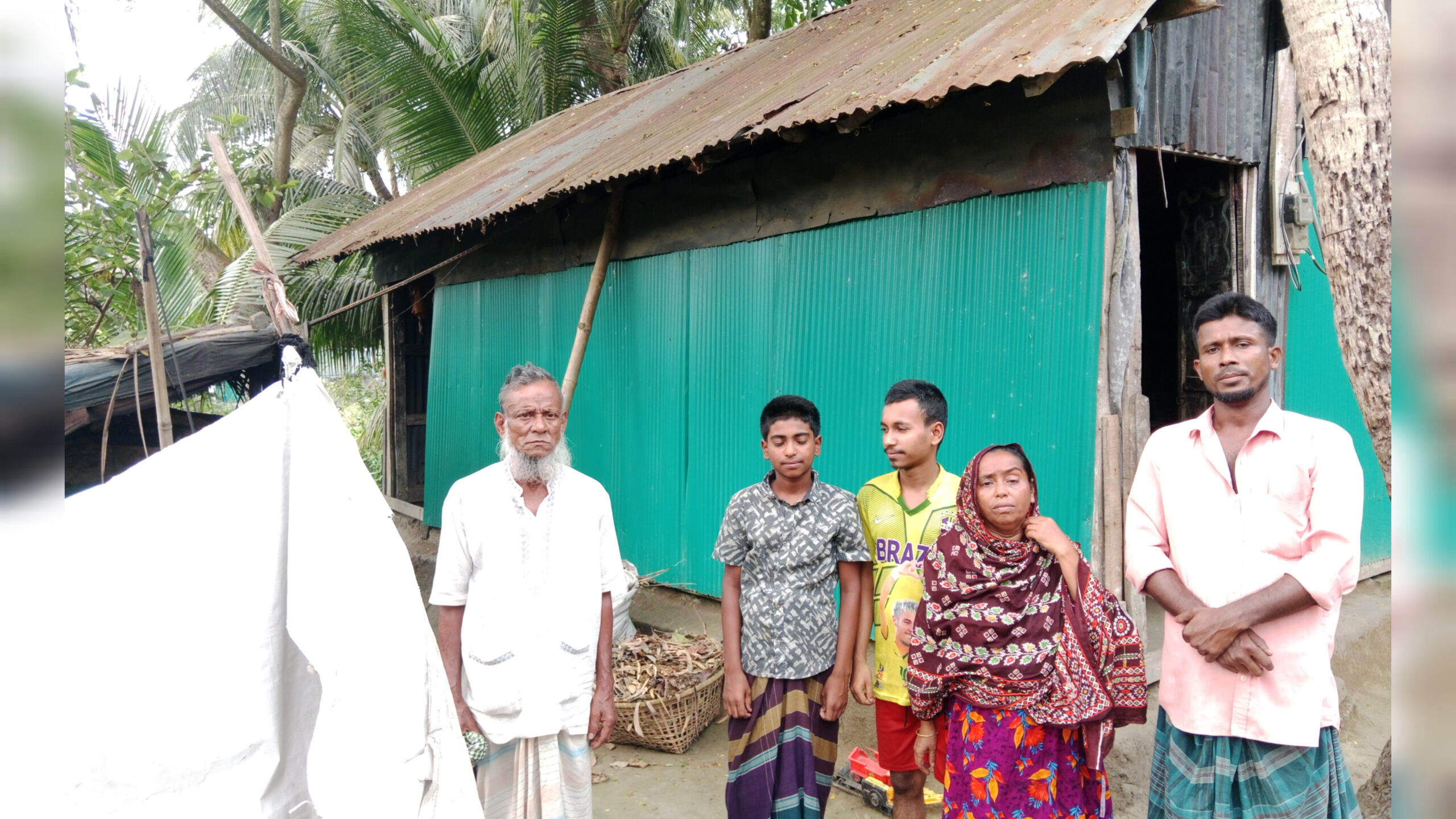 “আমাগো দিকে একটু তাকাইলে আমরা বাঁচতে পারতাম…”