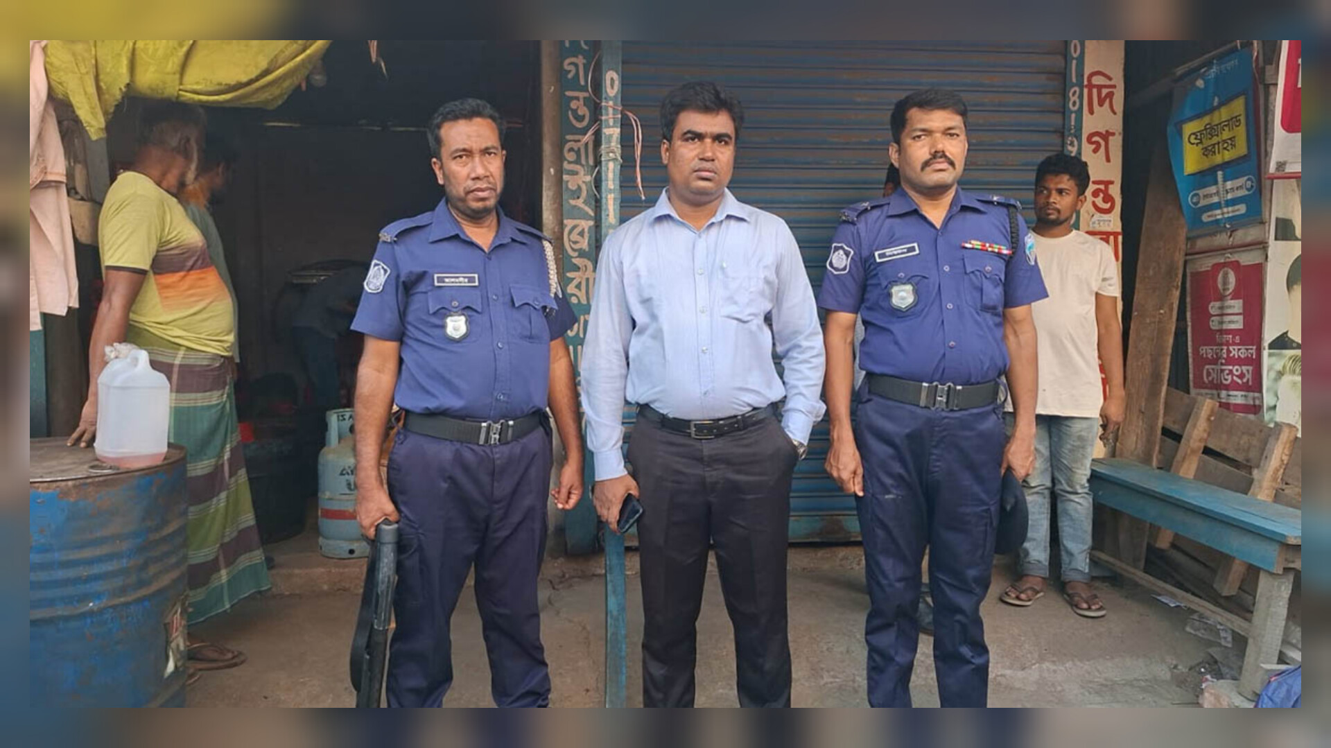 শাহরাস্তিতে বেশি দামে তেল বিক্রি করায় ব্যবসায়ীর জরিমানা