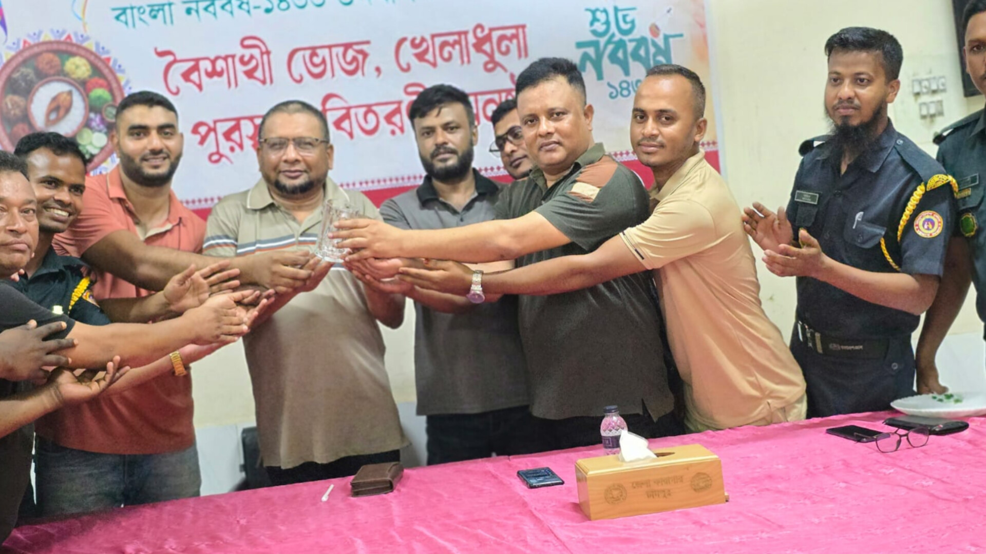 চাঁদপুর জেলা কারাগারে নববর্ষ উদযাপন, বন্দিদের চোখে আনন্দের ঝিলিক