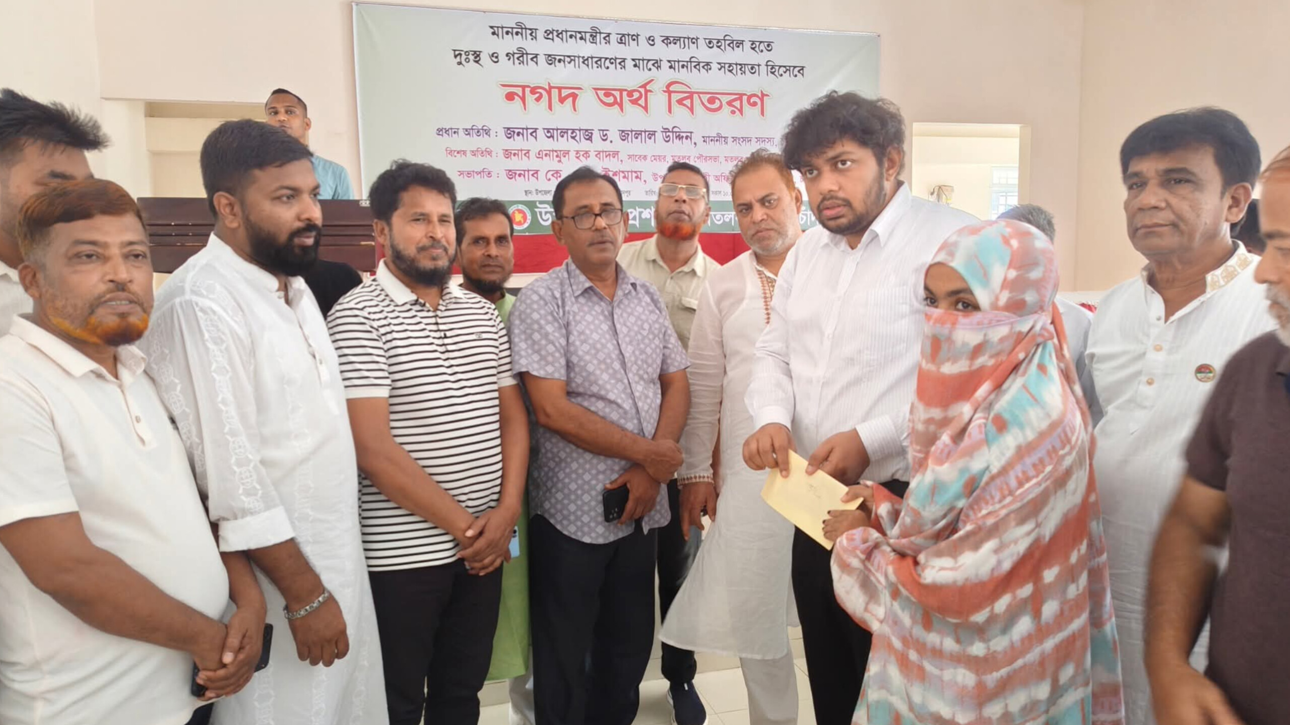 মতলব দক্ষিণে ১৩৩ প্রতিবন্ধী ও দুস্থদের প্রধানমন্ত্রীর মানবিক সহায়তা প্রদান