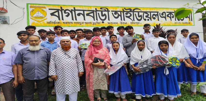 মতলব উত্তরে শিক্ষার্থীদের মাঝে ক্রীড়া সামগ্রী বিতরণ করলেন ইউএনও মাহমুদা কুলসুম মনি