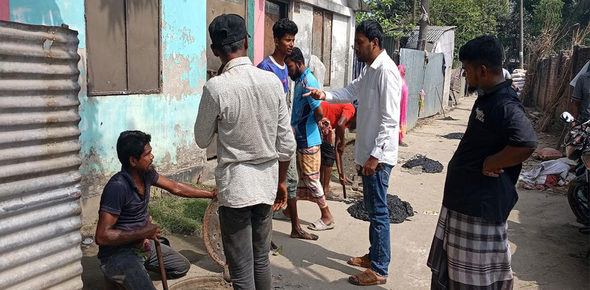 ছাত্রদল নেতার উদ্যোগে জলাবদ্ধতা নিরসনে আন্ডারগ্রাউন্ড ড্রেন পরিষ্কার