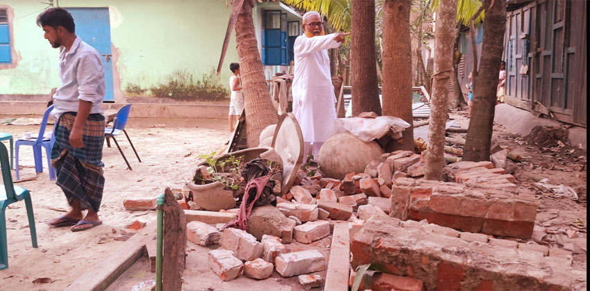 শাহরাস্তিতে মুক্তিযোদ্ধা ও সাংবাদিক নেতার বাড়িতে দুর্বৃত্তদের হামলা