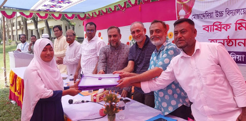 মতলবে মোজাদ্দেদিয়া উচ্চ বিদ্যালয়ে এসএসসি পরীক্ষার্থীদের বিদায় অনুষ্ঠান